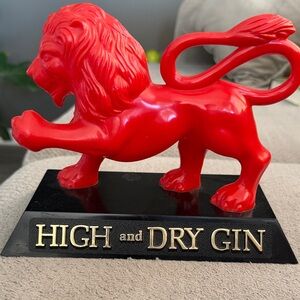 Vintage Booths Red Lion Bar Decor